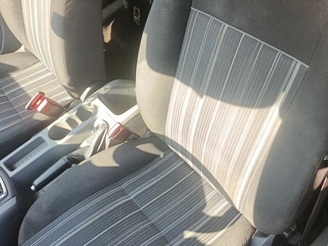 Черный Форд Фокус, объемом двигателя 1.6 л и пробегом 282 тыс. км за 4000 $, фото 6 на Automoto.ua