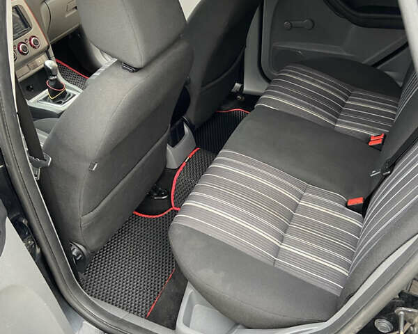 Черный Форд Фокус, объемом двигателя 1.6 л и пробегом 292 тыс. км за 5100 $, фото 9 на Automoto.ua