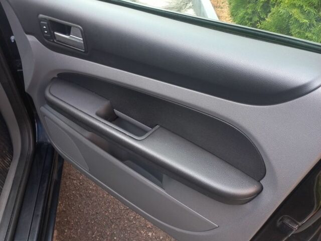 Черный Форд Фокус, объемом двигателя 1.6 л и пробегом 247 тыс. км за 5500 $, фото 16 на Automoto.ua