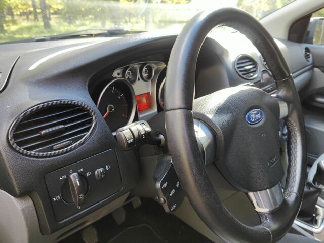 Чорний Форд Фокус, об'ємом двигуна 1.6 л та пробігом 181 тис. км за 5750 $, фото 5 на Automoto.ua