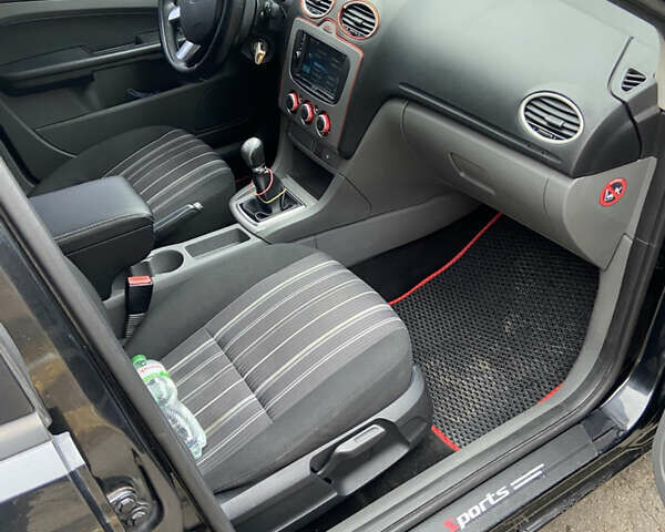 Черный Форд Фокус, объемом двигателя 1.6 л и пробегом 292 тыс. км за 5100 $, фото 7 на Automoto.ua