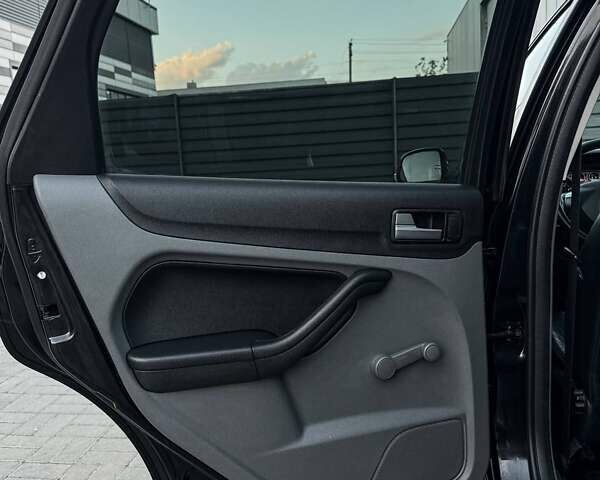 Чорний Форд Фокус, об'ємом двигуна 1.6 л та пробігом 183 тис. км за 6100 $, фото 32 на Automoto.ua