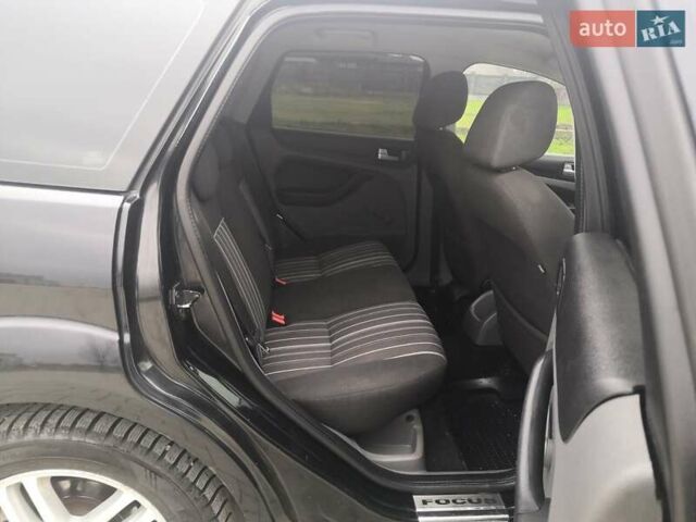 Черный Форд Фокус, объемом двигателя 1.8 л и пробегом 300 тыс. км за 5900 $, фото 11 на Automoto.ua