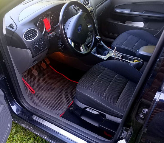 Черный Форд Фокус, объемом двигателя 1.6 л и пробегом 209 тыс. км за 6690 $, фото 1 на Automoto.ua