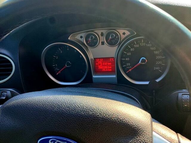 Черный Форд Фокус, объемом двигателя 1.6 л и пробегом 209 тыс. км за 5950 $, фото 5 на Automoto.ua