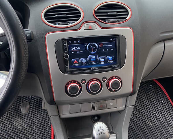 Черный Форд Фокус, объемом двигателя 1.6 л и пробегом 292 тыс. км за 5100 $, фото 12 на Automoto.ua