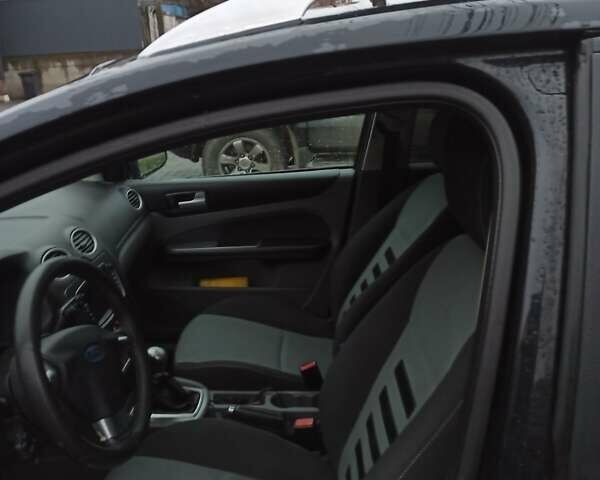 Черный Форд Фокус, объемом двигателя 1.8 л и пробегом 237 тыс. км за 6000 $, фото 3 на Automoto.ua