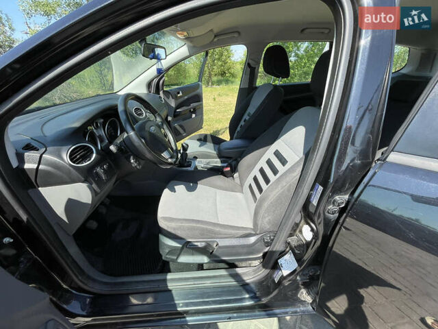 Черный Форд Фокус, объемом двигателя 1.6 л и пробегом 216 тыс. км за 5500 $, фото 10 на Automoto.ua