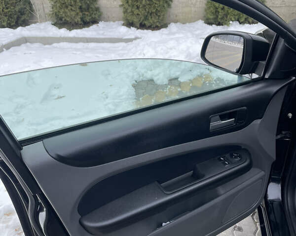 Черный Форд Фокус, объемом двигателя 1.56 л и пробегом 270 тыс. км за 5400 $, фото 12 на Automoto.ua