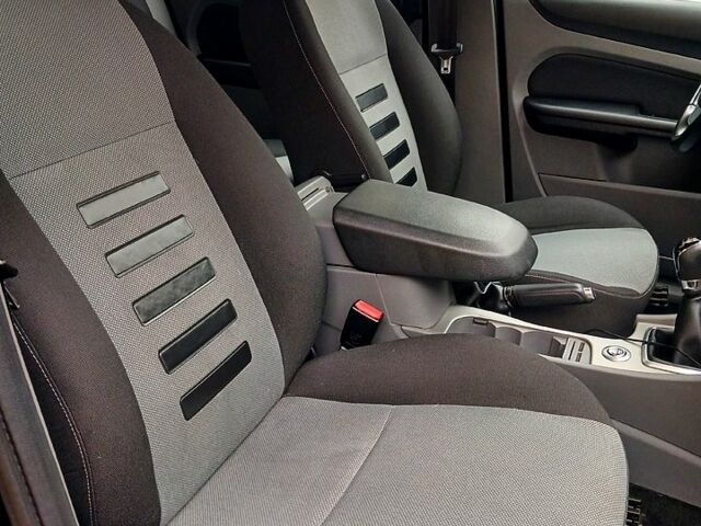 Черный Форд Фокус, объемом двигателя 1.6 л и пробегом 194 тыс. км за 5999 $, фото 9 на Automoto.ua