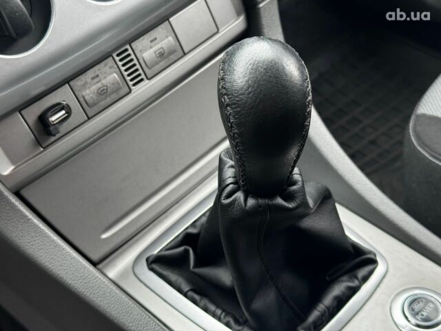 Черный Форд Фокус, объемом двигателя 1.6 л и пробегом 257 тыс. км за 5690 $, фото 11 на Automoto.ua