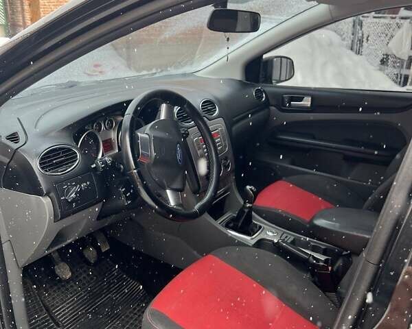 Черный Форд Фокус, объемом двигателя 1.6 л и пробегом 221 тыс. км за 5900 $, фото 7 на Automoto.ua