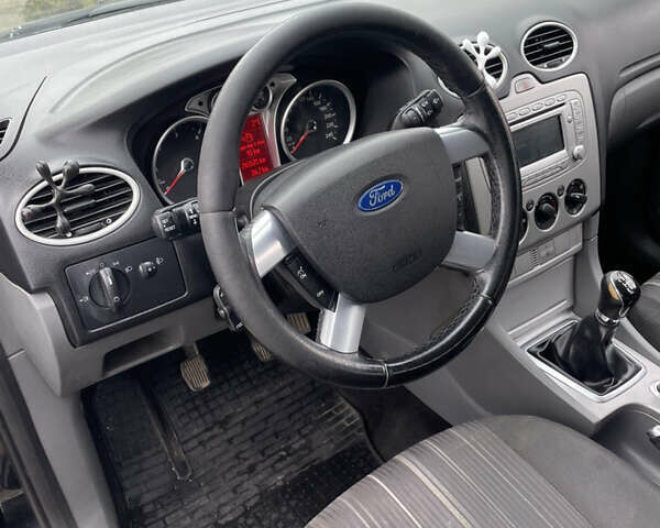 Черный Форд Фокус, объемом двигателя 1.56 л и пробегом 270 тыс. км за 5400 $, фото 7 на Automoto.ua