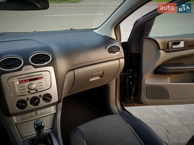 Черный Форд Фокус, объемом двигателя 1.6 л и пробегом 215 тыс. км за 6200 $, фото 91 на Automoto.ua