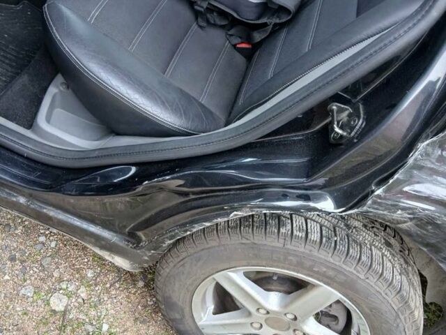 Черный Форд Фокус, объемом двигателя 1.8 л и пробегом 218 тыс. км за 3500 $, фото 9 на Automoto.ua