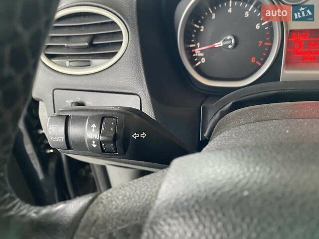 Черный Форд Фокус, объемом двигателя 1.6 л и пробегом 257 тыс. км за 6400 $, фото 31 на Automoto.ua