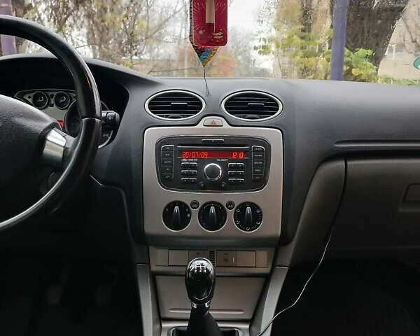 Черный Форд Фокус, объемом двигателя 1.6 л и пробегом 194 тыс. км за 6000 $, фото 3 на Automoto.ua