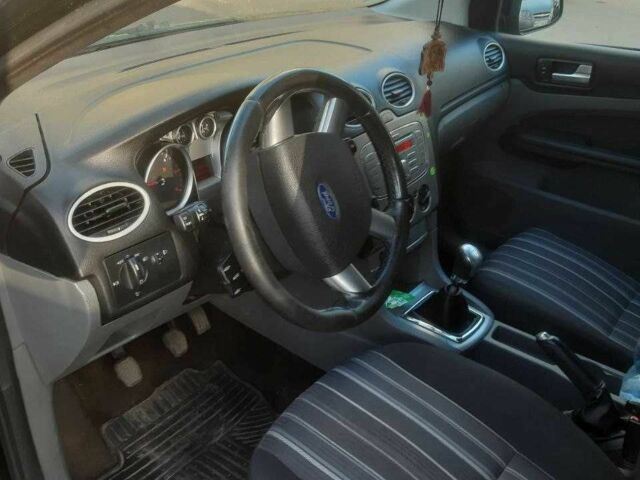 Чорний Форд Фокус, об'ємом двигуна 1.6 л та пробігом 360 тис. км за 1851 $, фото 4 на Automoto.ua