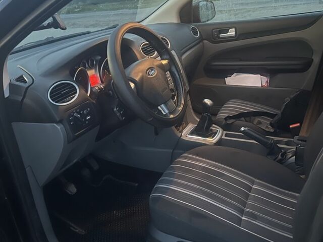 Чорний Форд Фокус, об'ємом двигуна 1.6 л та пробігом 190 тис. км за 6100 $, фото 5 на Automoto.ua