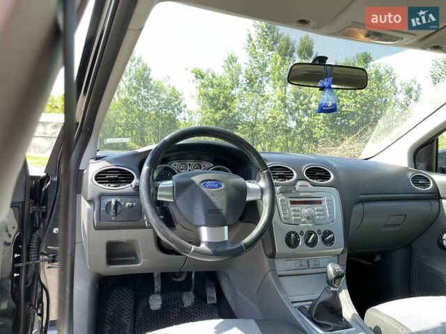 Черный Форд Фокус, объемом двигателя 1.6 л и пробегом 216 тыс. км за 5500 $, фото 7 на Automoto.ua