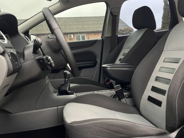 Черный Форд Фокус, объемом двигателя 1.8 л и пробегом 218 тыс. км за 5800 $, фото 17 на Automoto.ua