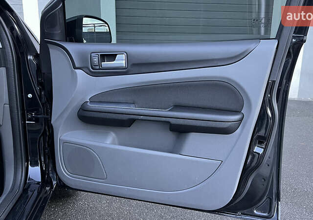 Черный Форд Фокус, объемом двигателя 1.8 л и пробегом 218 тыс. км за 5799 $, фото 39 на Automoto.ua