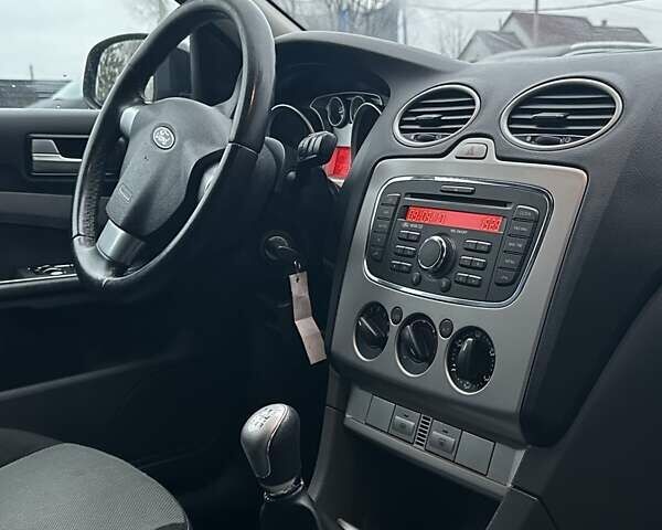 Чорний Форд Фокус, об'ємом двигуна 1.6 л та пробігом 320 тис. км за 5300 $, фото 21 на Automoto.ua