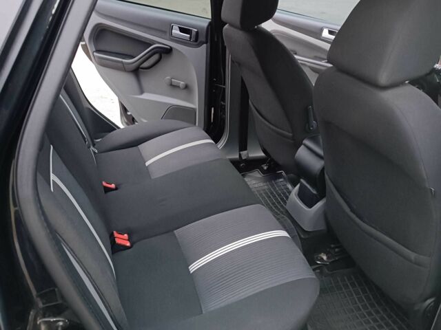 Черный Форд Фокус, объемом двигателя 1.6 л и пробегом 223 тыс. км за 5100 $, фото 12 на Automoto.ua