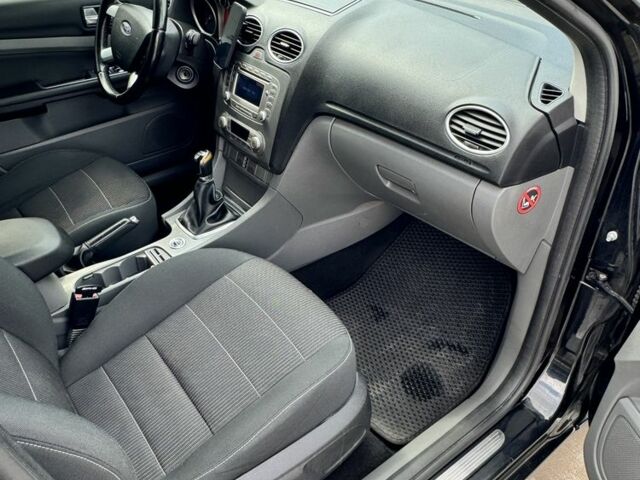 Черный Форд Фокус, объемом двигателя 1.6 л и пробегом 315 тыс. км за 5000 $, фото 6 на Automoto.ua