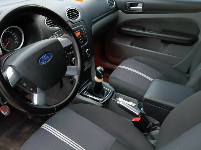 Черный Форд Фокус, объемом двигателя 1.6 л и пробегом 223 тыс. км за 5100 $, фото 11 на Automoto.ua