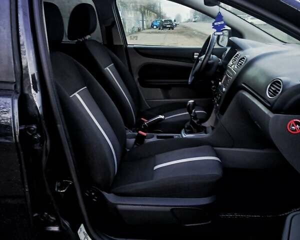 Черный Форд Фокус, объемом двигателя 1.6 л и пробегом 226 тыс. км за 5650 $, фото 12 на Automoto.ua