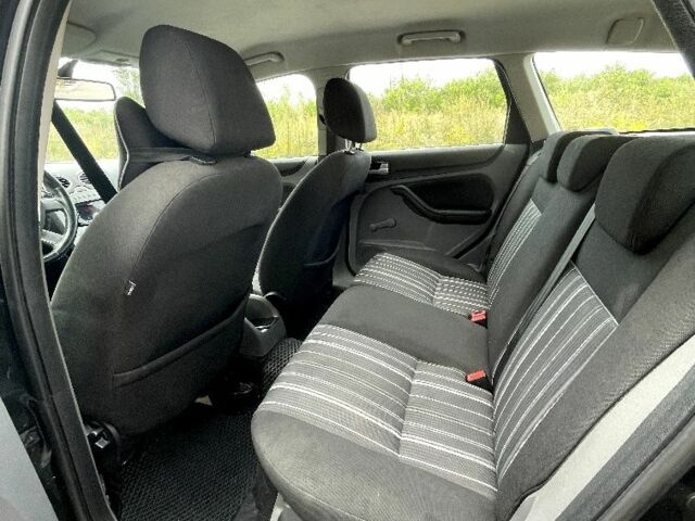 Черный Форд Фокус, объемом двигателя 1.6 л и пробегом 260 тыс. км за 5300 $, фото 12 на Automoto.ua