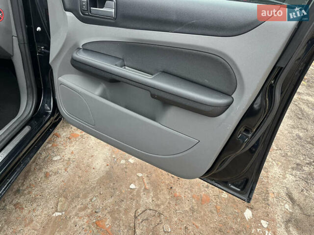 Чорний Форд Фокус, об'ємом двигуна 1.6 л та пробігом 222 тис. км за 6550 $, фото 54 на Automoto.ua