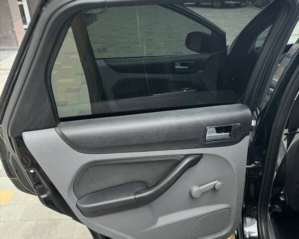 Черный Форд Фокус, объемом двигателя 1.56 л и пробегом 290 тыс. км за 5400 $, фото 18 на Automoto.ua