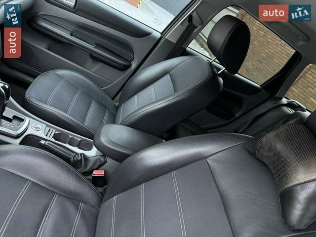 Черный Форд Фокус, объемом двигателя 2 л и пробегом 249 тыс. км за 5900 $, фото 6 на Automoto.ua