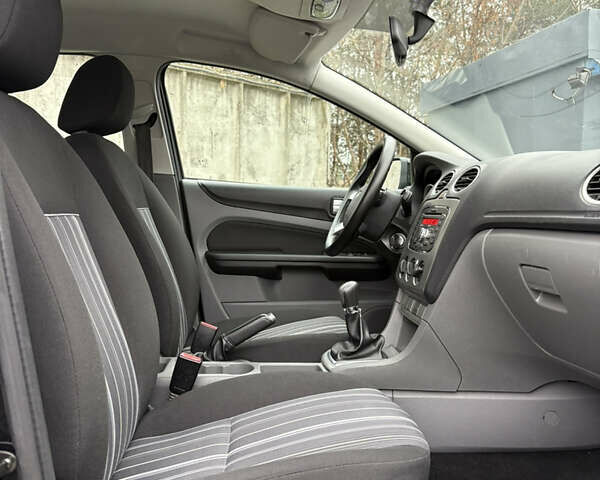 Чорний Форд Фокус, об'ємом двигуна 1.6 л та пробігом 233 тис. км за 6000 $, фото 37 на Automoto.ua