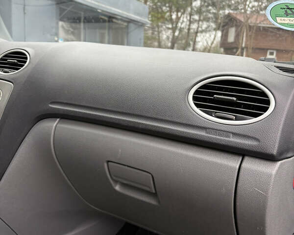 Чорний Форд Фокус, об'ємом двигуна 1.6 л та пробігом 233 тис. км за 6000 $, фото 41 на Automoto.ua