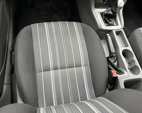 Черный Форд Фокус, объемом двигателя 1.6 л и пробегом 195 тыс. км за 5700 $, фото 102 на Automoto.ua