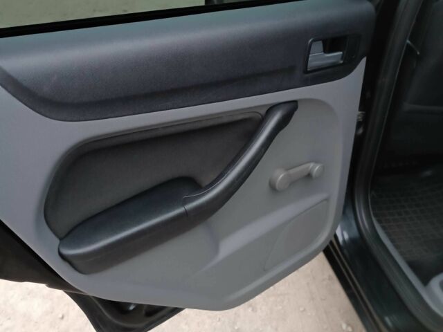 Черный Форд Фокус, объемом двигателя 1.6 л и пробегом 223 тыс. км за 5100 $, фото 9 на Automoto.ua