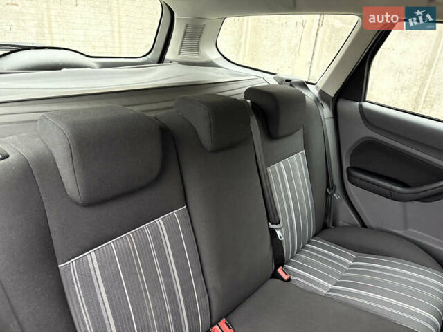 Черный Форд Фокус, объемом двигателя 1.6 л и пробегом 233 тыс. км за 5800 $, фото 37 на Automoto.ua