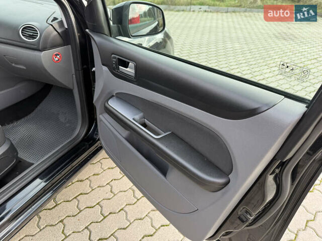 Черный Форд Фокус, объемом двигателя 1.6 л и пробегом 217 тыс. км за 5450 $, фото 21 на Automoto.ua