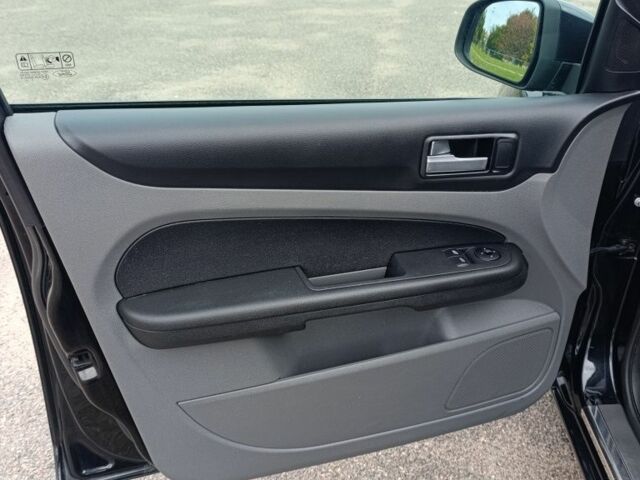 Черный Форд Фокус, объемом двигателя 0 л и пробегом 170 тыс. км за 6400 $, фото 13 на Automoto.ua