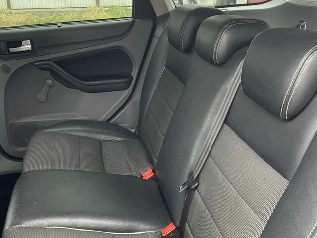 Черный Форд Фокус, объемом двигателя 1.6 л и пробегом 307 тыс. км за 5300 $, фото 19 на Automoto.ua