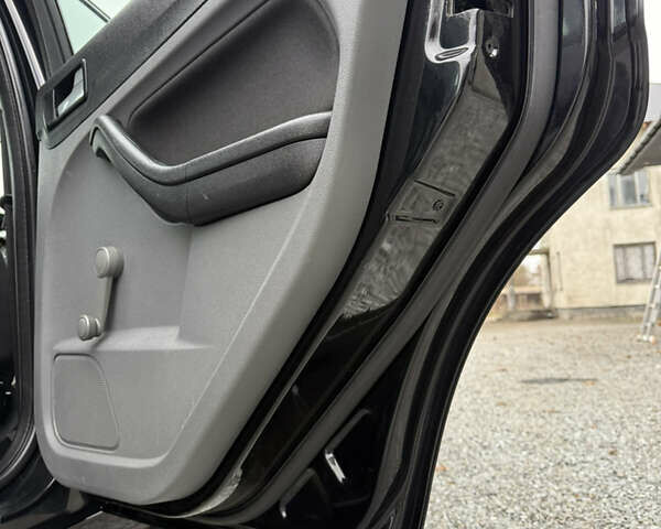 Черный Форд Фокус, объемом двигателя 1.6 л и пробегом 195 тыс. км за 5700 $, фото 125 на Automoto.ua