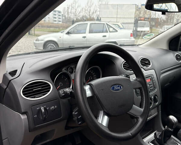 Черный Форд Фокус, объемом двигателя 1.6 л и пробегом 233 тыс. км за 5900 $, фото 17 на Automoto.ua