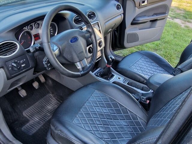 Черный Форд Фокус, объемом двигателя 1.6 л и пробегом 320 тыс. км за 4850 $, фото 4 на Automoto.ua