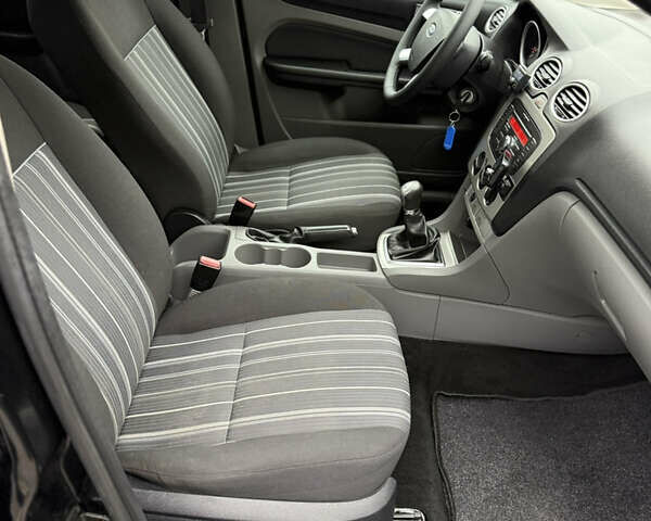 Черный Форд Фокус, объемом двигателя 1.6 л и пробегом 195 тыс. км за 5700 $, фото 88 на Automoto.ua