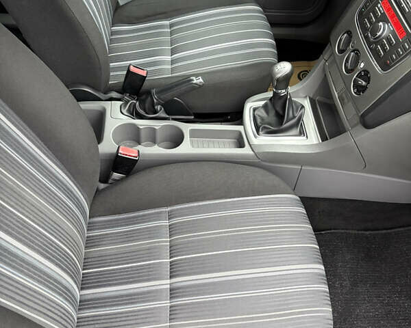 Чорний Форд Фокус, об'ємом двигуна 1.6 л та пробігом 233 тис. км за 6000 $, фото 38 на Automoto.ua