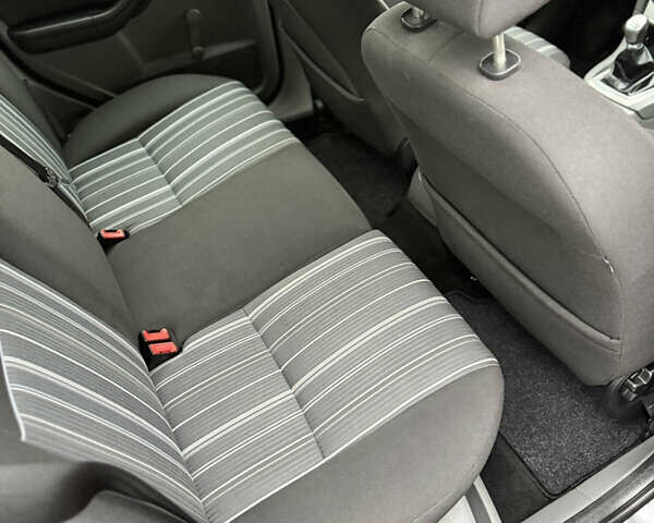 Черный Форд Фокус, объемом двигателя 1.6 л и пробегом 195 тыс. км за 5700 $, фото 93 на Automoto.ua