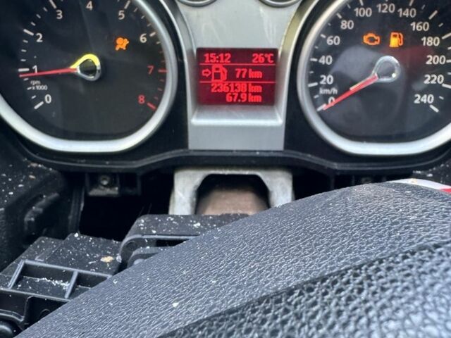 Черный Форд Фокус, объемом двигателя 1.6 л и пробегом 200 тыс. км за 1850 $, фото 2 на Automoto.ua